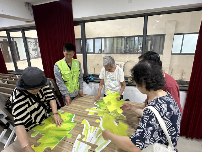 “蔬”送溫暖 一個社區(qū)菜園的養(yǎng)老關(guān)愛“實驗”3.png